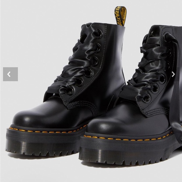 ⭐️SALE⭐️ Dr. Martens Molly Platform Boots - Picture 1 of 9